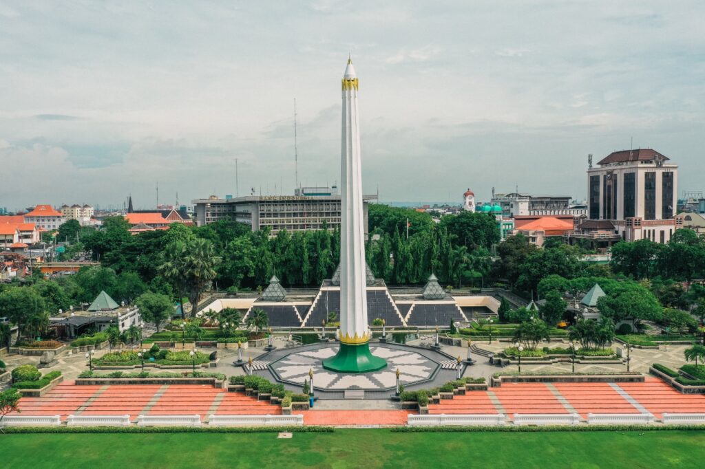 lapangan-monumen-tugu-pahlawan