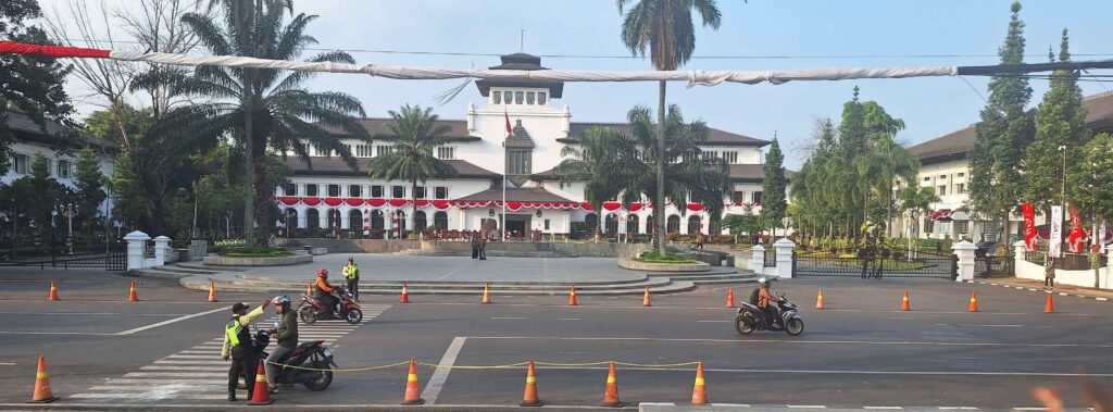 pemandangan gedung sate